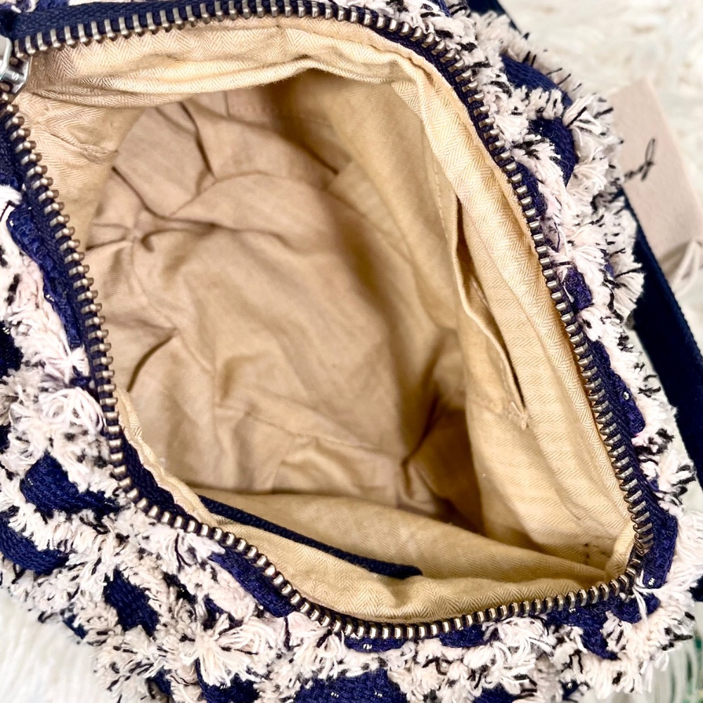 Free People "Crossbody bag in Navy and Cream" NWT - Picture 6 of 7